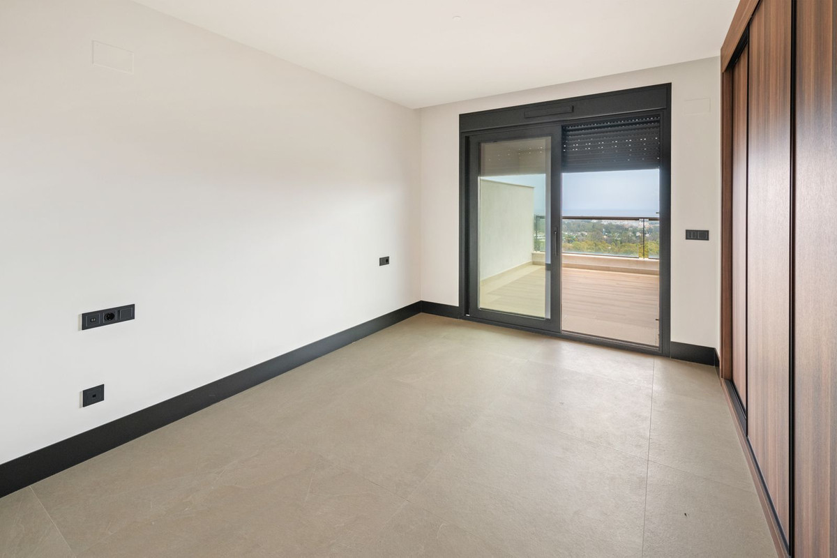 2 Bed Apartment for sale in Nueva Andalucía Costa Del Sol, Málaga, Spain