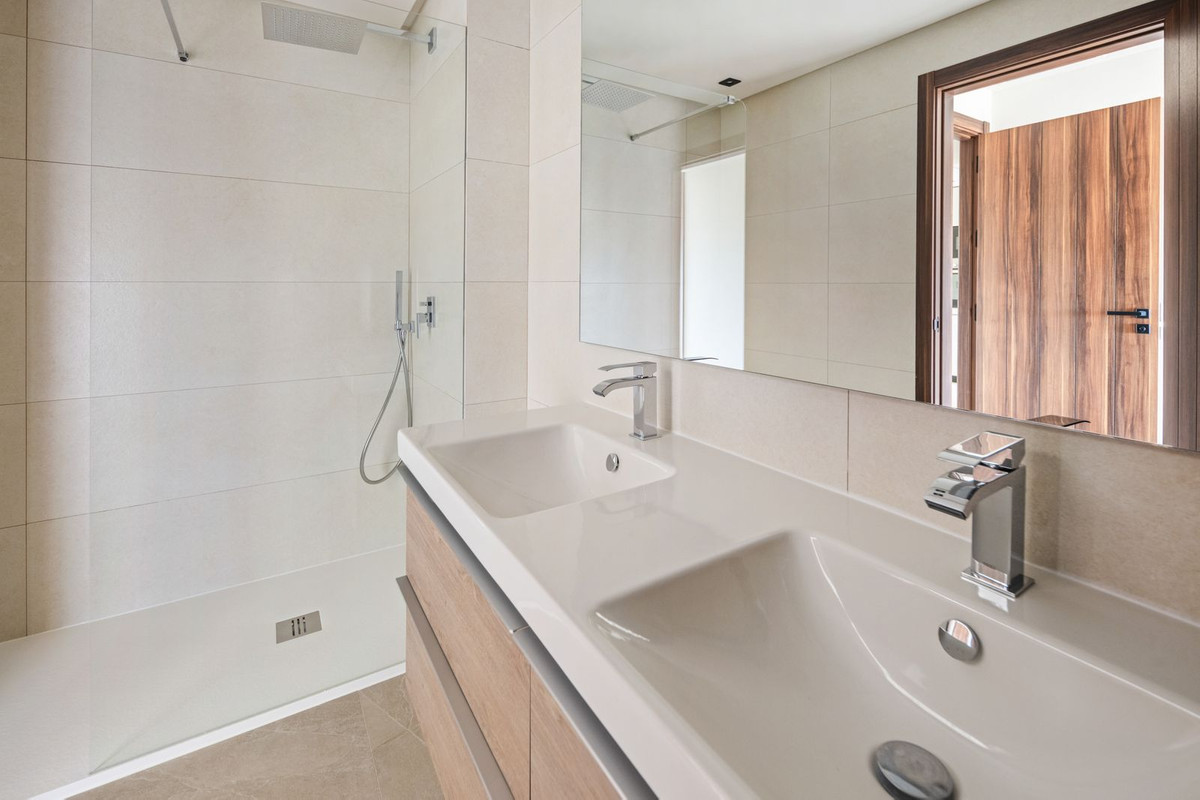 2 Bed Apartment for sale in Nueva Andalucía Costa Del Sol, Málaga, Spain