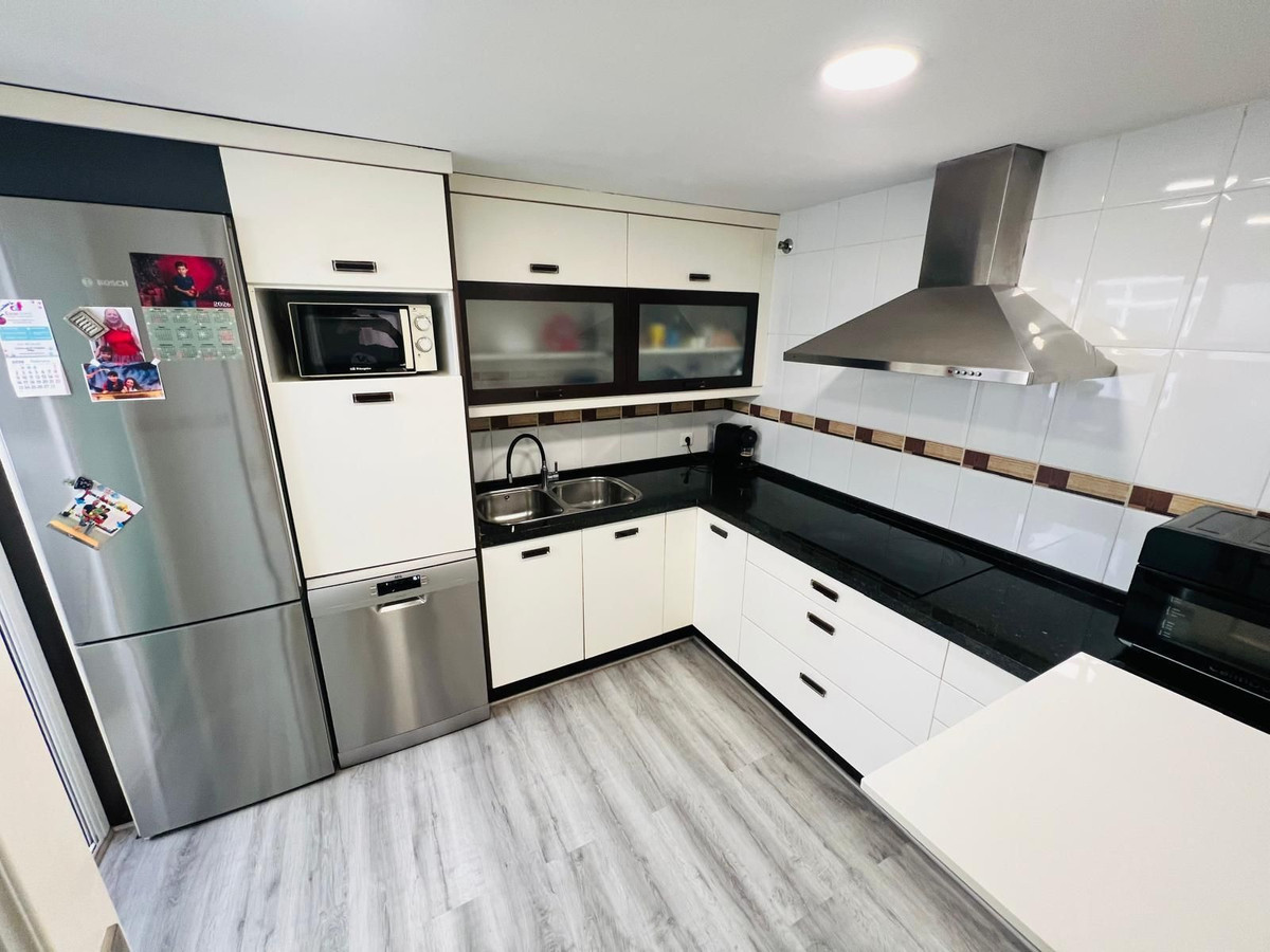 2 Bed Apartment for sale in Estepona Costa Del Sol, Málaga, Spain