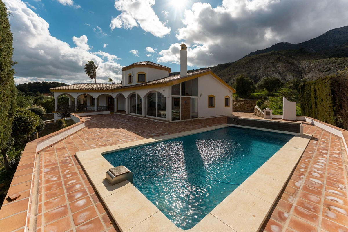Se vende Finca - Cortijo de 4 dormitorios en Costa Del Sol, Málaga, España