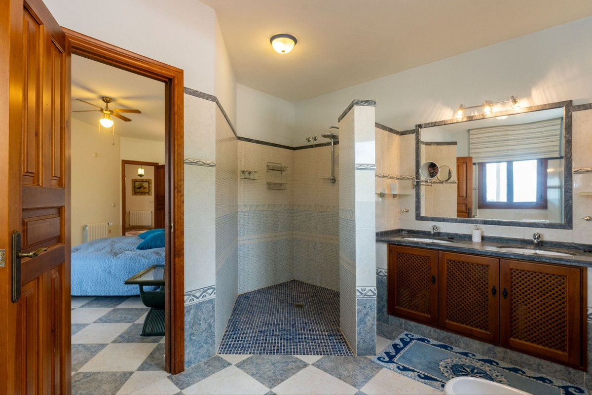 Se vende Finca - Cortijo de 4 dormitorios en Costa Del Sol, Málaga, España