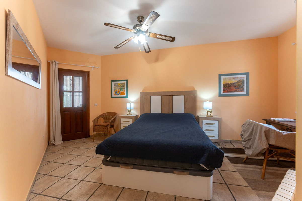 Se vende Finca - Cortijo de 4 dormitorios en Costa Del Sol, Málaga, España