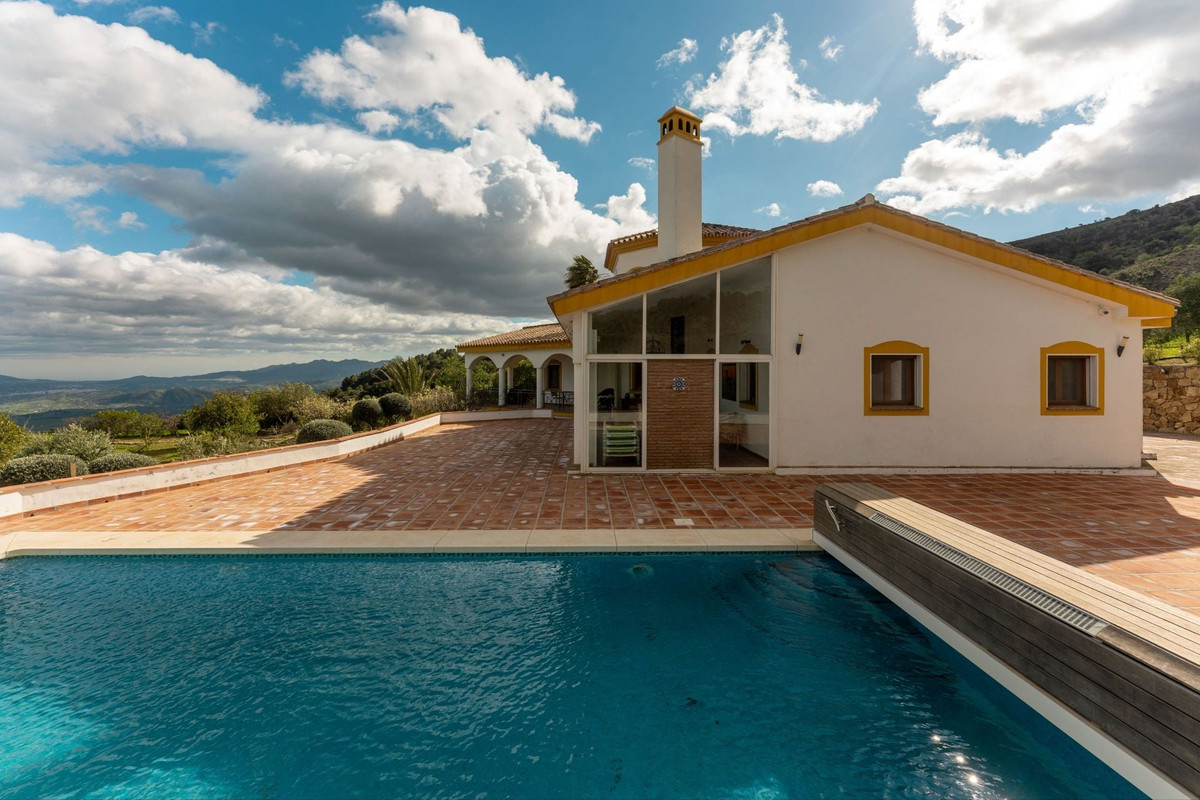 Se vende Finca - Cortijo de 4 dormitorios en Costa Del Sol, Málaga, España