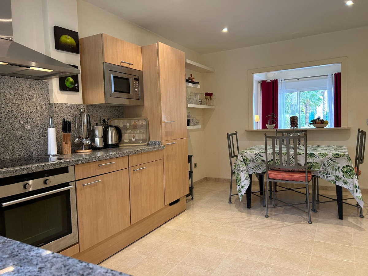 Se vende Adosada de 3 dormitorios en Costa Del Sol, Cadiz, España