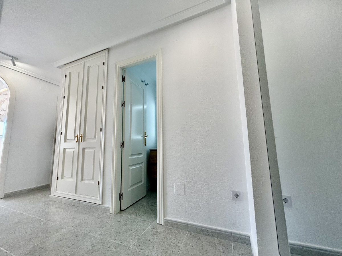 2 Bed Apartment for sale in Villamartin Costa Blanca, Alicante, Spain