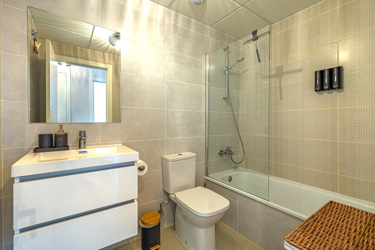 Se vende Apartamento Planta Baja de 2 dormitorios en Costa Del Sol, Málaga, España