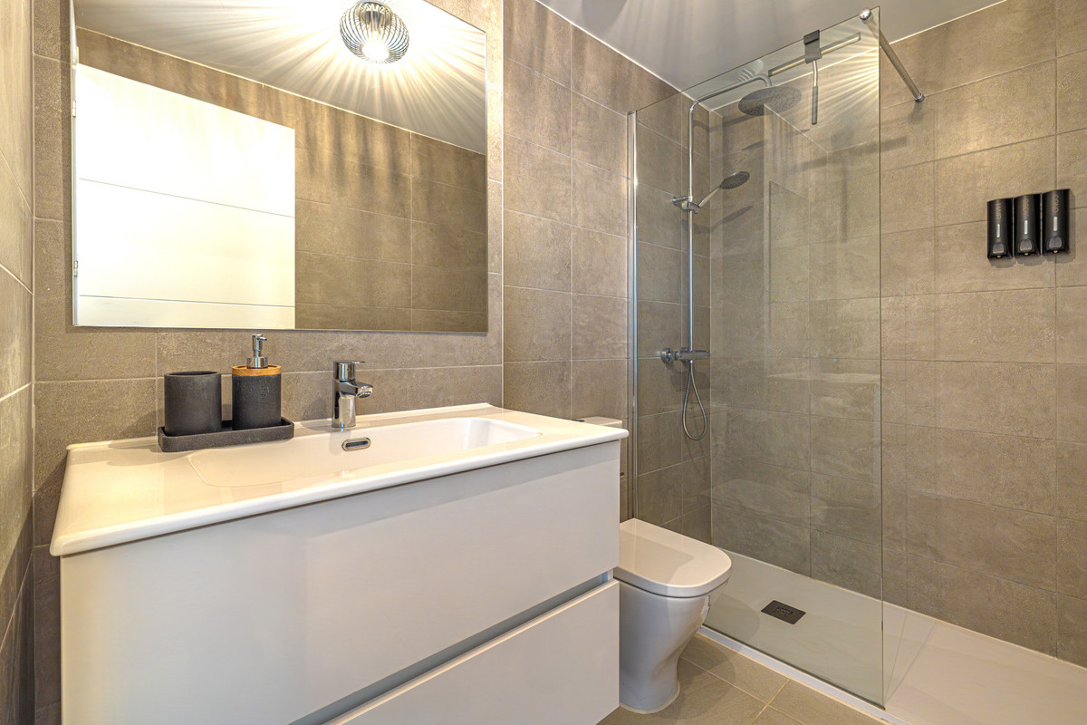 Se vende Apartamento Planta Baja de 2 dormitorios en Costa Del Sol, Málaga, España