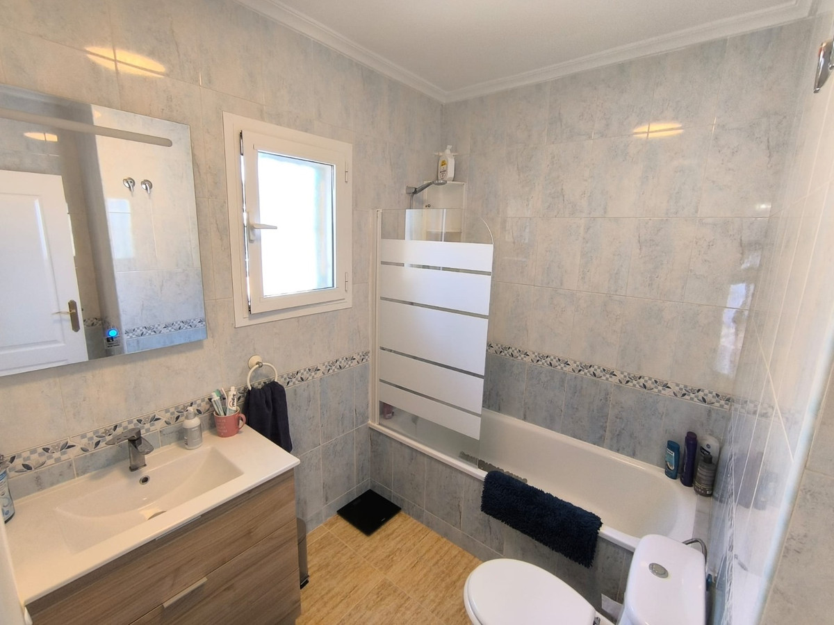 Se vende Villa - Chalet de 3 dormitorios en Costa Blanca, Alicante, España