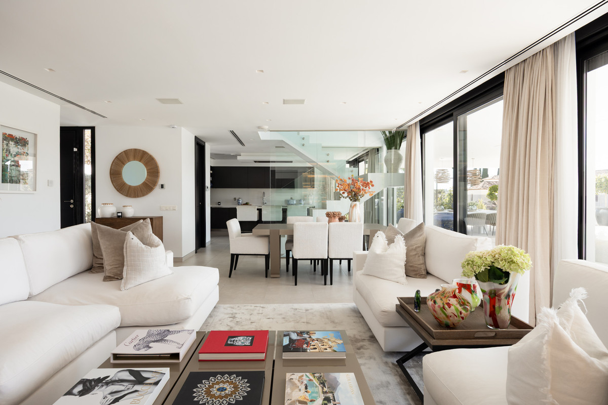 Se vende Villa - Chalet de 4 dormitorios en Costa Del Sol, Málaga, España