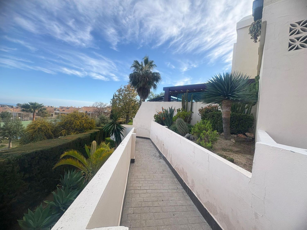 3 Bed Apartment for sale in El Pinillo Costa Del Sol, Málaga, Spain