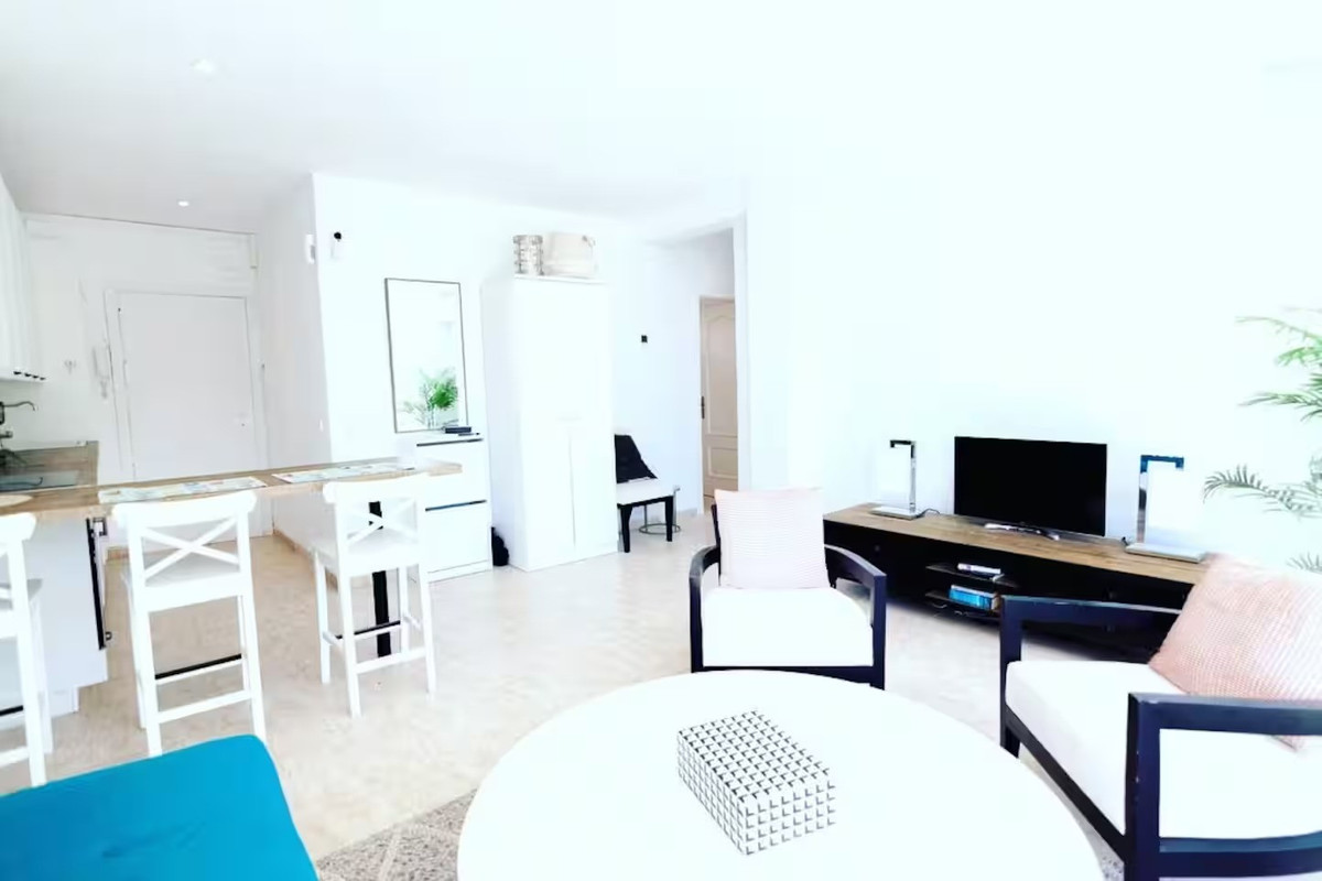 Se vende Apartamento Planta Media de 2 dormitorios en Costa Del Sol, Málaga, España