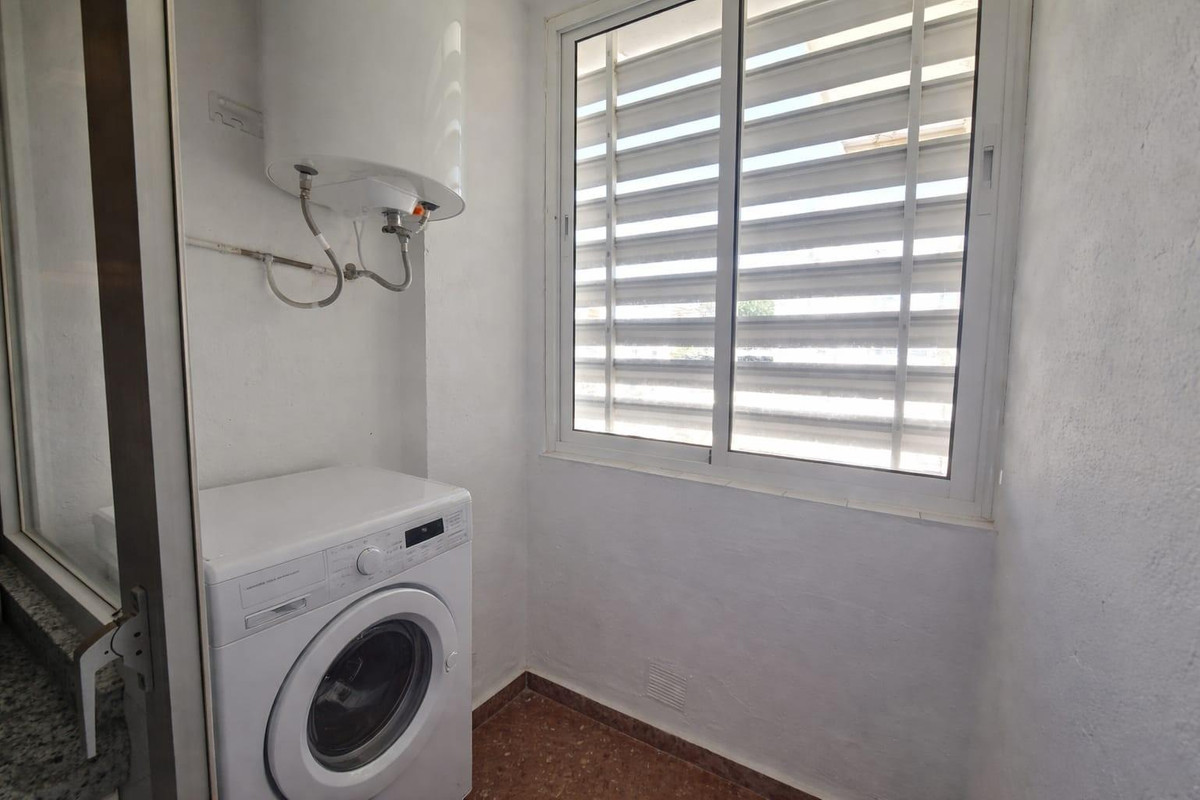 Se vende Apartamento Planta Media de 2 dormitorios en Costa Del Sol, Málaga, España