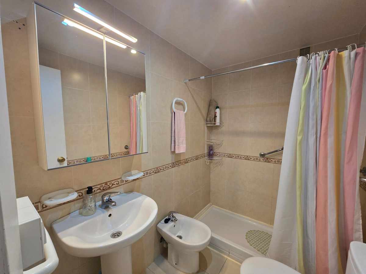 Se vende Apartamento Planta Media de 2 dormitorios en Costa Del Sol, Málaga, España