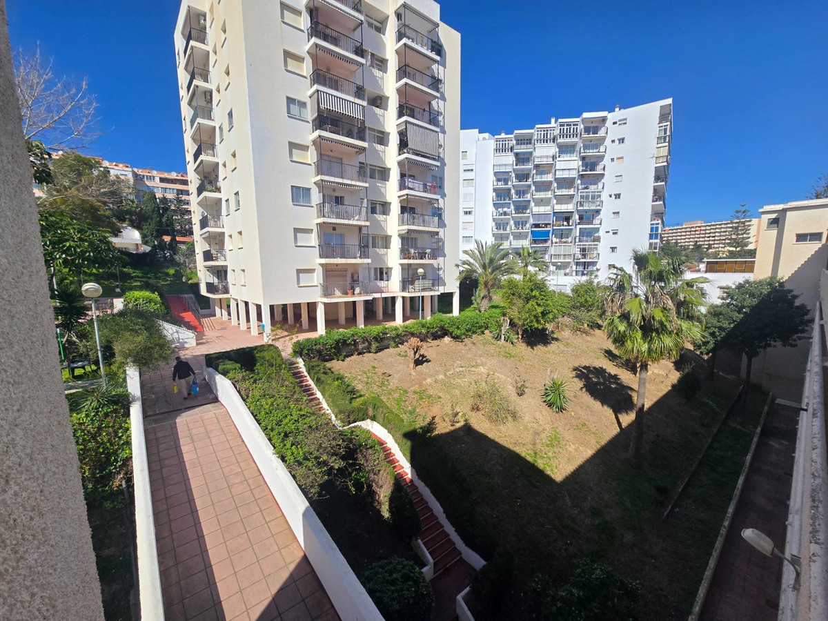 Se vende Apartamento Planta Media de 2 dormitorios en Costa Del Sol, Málaga, España