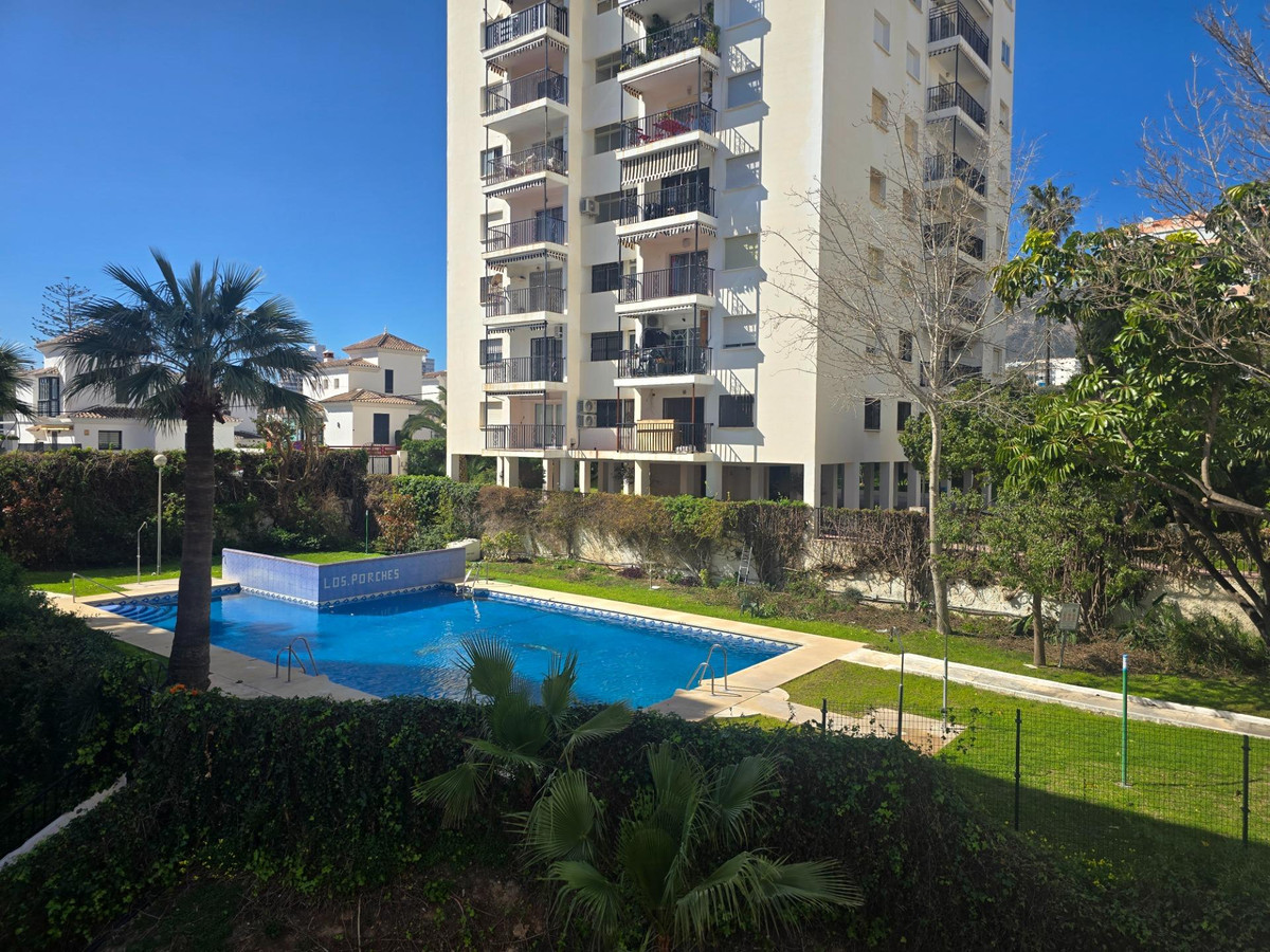 Se vende Apartamento Planta Media de 2 dormitorios en Costa Del Sol, Málaga, España