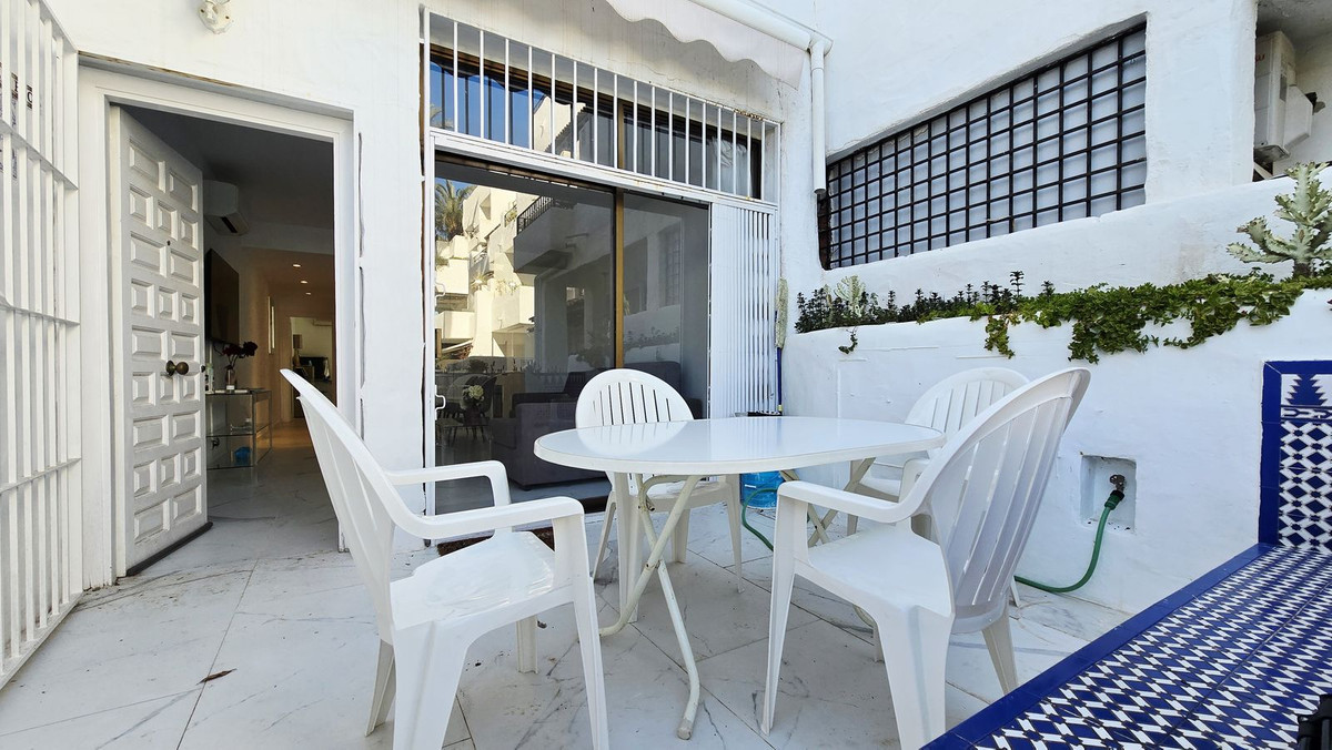 1 Bed Apartment for sale in Puerto Banús Costa Del Sol, Málaga, Spain