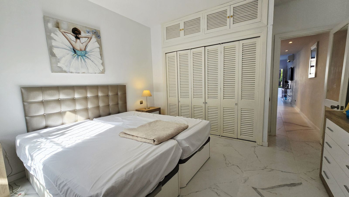 1 Bed Apartment for sale in Puerto Banús Costa Del Sol, Málaga, Spain