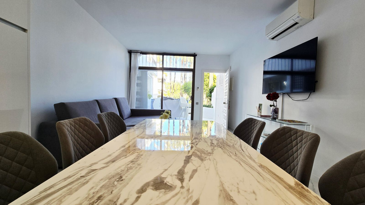 1 Bed Apartment for sale in Puerto Banús Costa Del Sol, Málaga, Spain