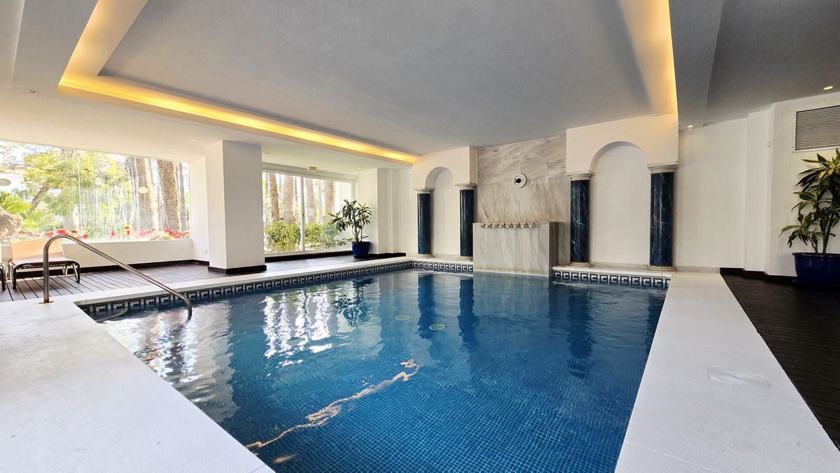 1 Bed Apartment for sale in Puerto Banús Costa Del Sol, Málaga, Spain