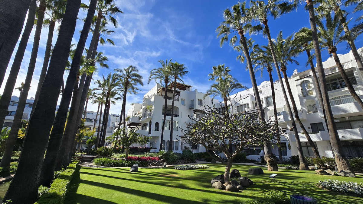 1 Bed Apartment for sale in Puerto Banús Costa Del Sol, Málaga, Spain