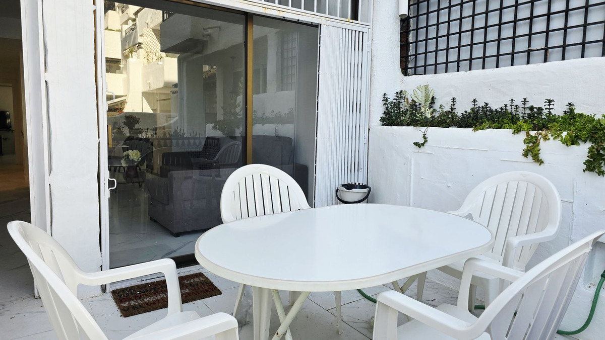 1 Bed Apartment for sale in Puerto Banús Costa Del Sol, Málaga, Spain