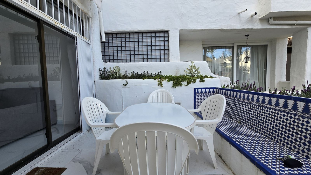 1 Bed Apartment for sale in Puerto Banús Costa Del Sol, Málaga, Spain