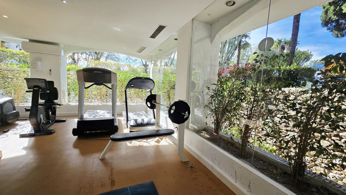 1 Bed Apartment for sale in Puerto Banús Costa Del Sol, Málaga, Spain