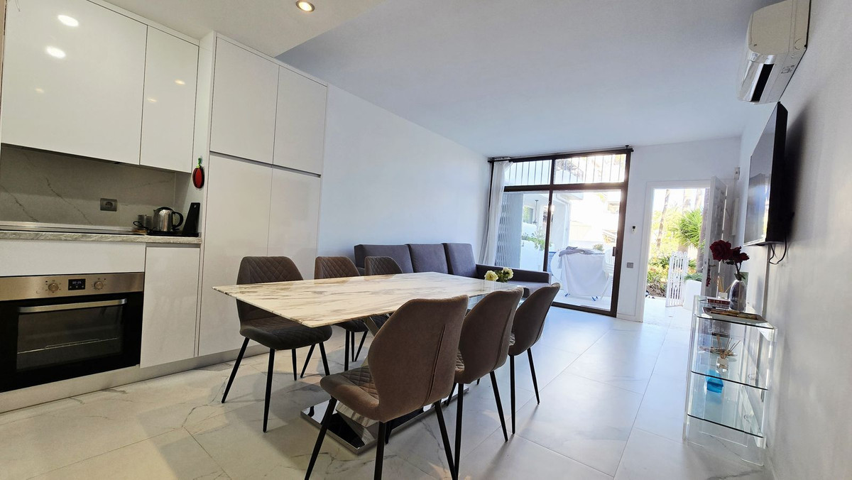 1 Bed Apartment for sale in Puerto Banús Costa Del Sol, Málaga, Spain