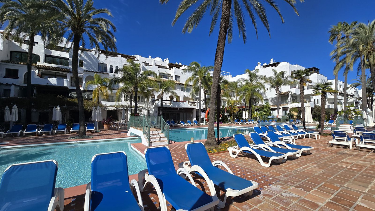 1 Bed Apartment for sale in Puerto Banús Costa Del Sol, Málaga, Spain