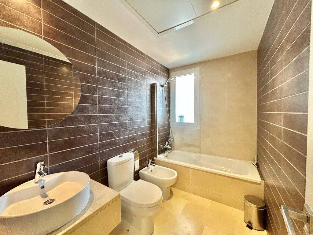 2 Bed Apartment for sale in Estepona Costa Del Sol, Málaga, Spain