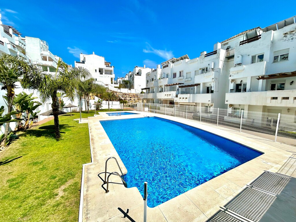 2 Bed Apartment for sale in Estepona Costa Del Sol, Málaga, Spain