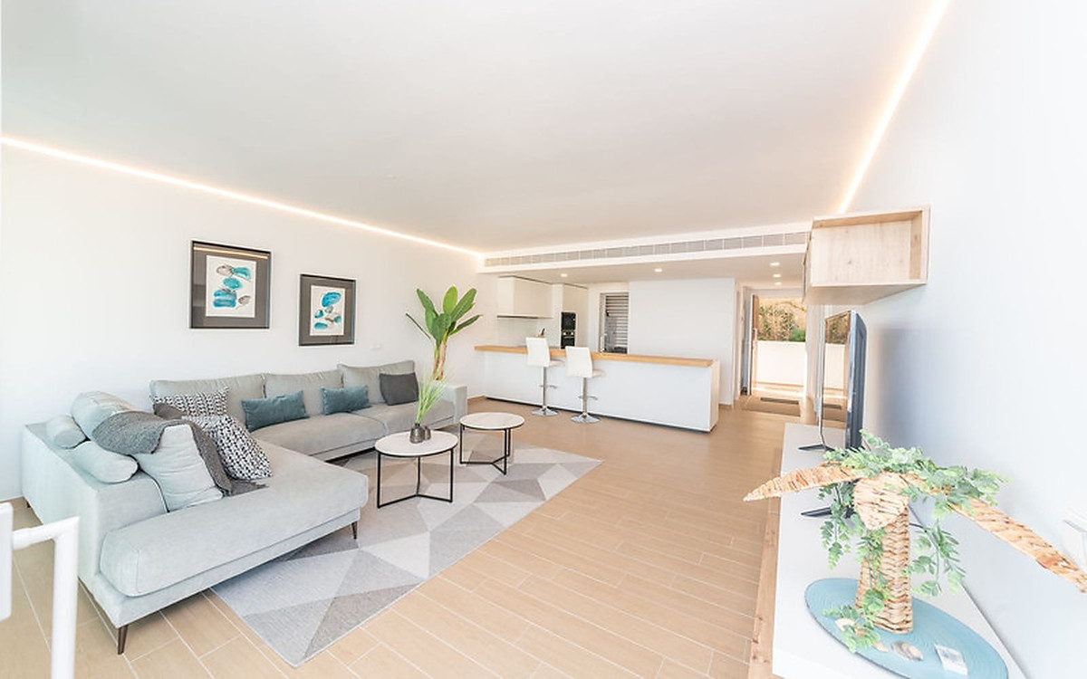 2 Bed Apartment for sale in Fuengirola Costa Del Sol, Málaga, Spain