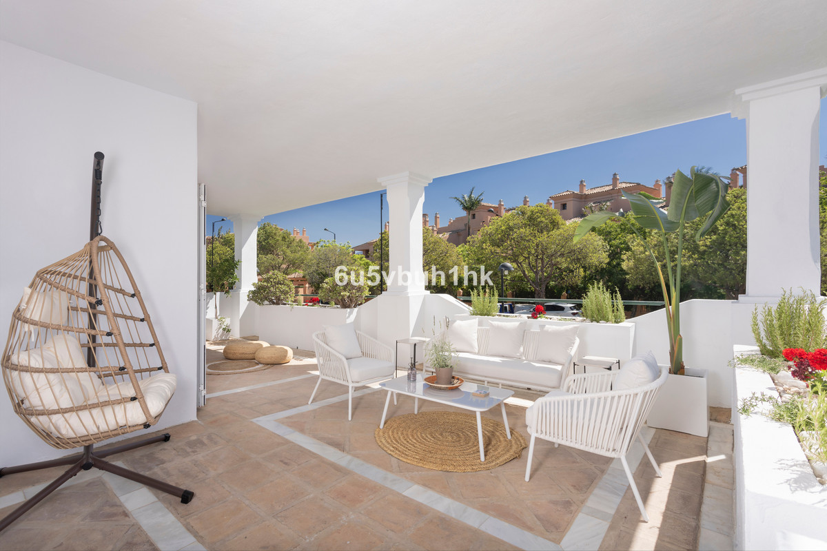 3 Bed Apartment for sale in Estepona Costa Del Sol, Málaga, Spain