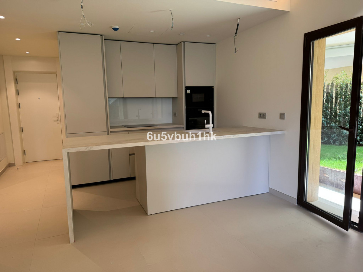 2 Bed Apartment for sale in Fuengirola Costa Del Sol, Málaga, Spain