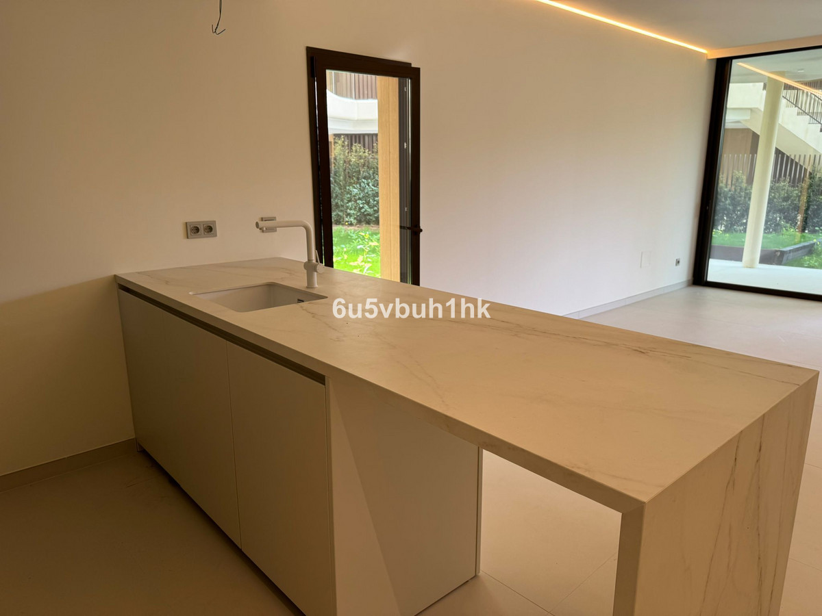 2 Bed Apartment for sale in Fuengirola Costa Del Sol, Málaga, Spain