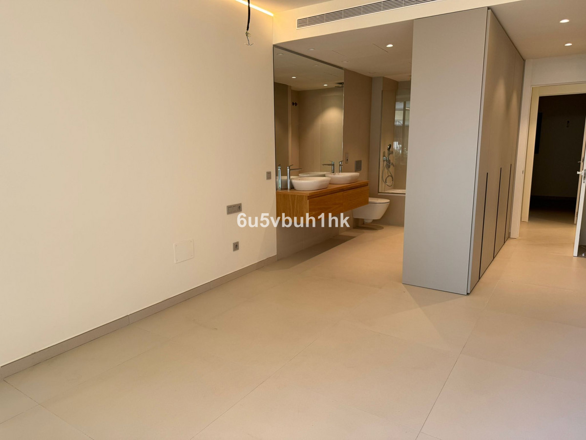 2 Bed Apartment for sale in Fuengirola Costa Del Sol, Málaga, Spain