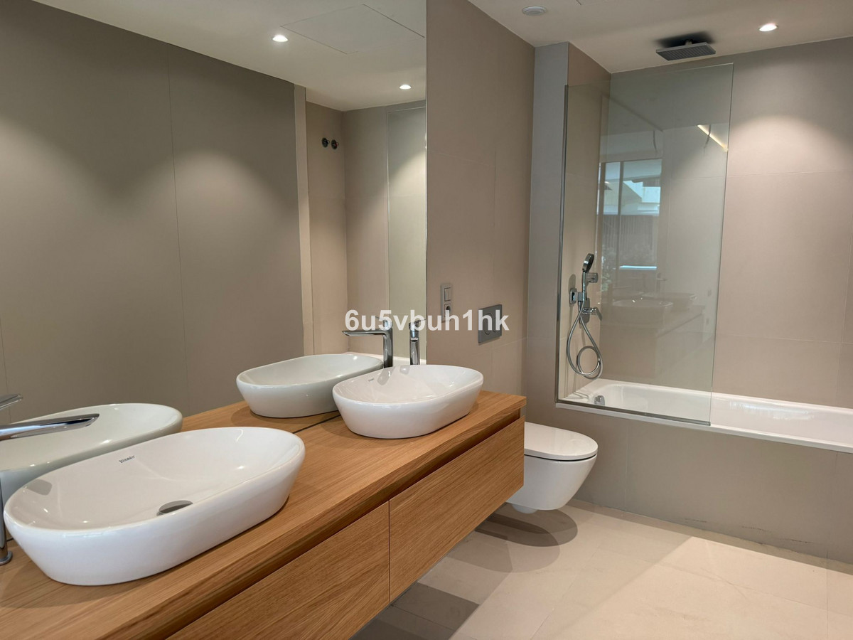 2 Bed Apartment for sale in Fuengirola Costa Del Sol, Málaga, Spain