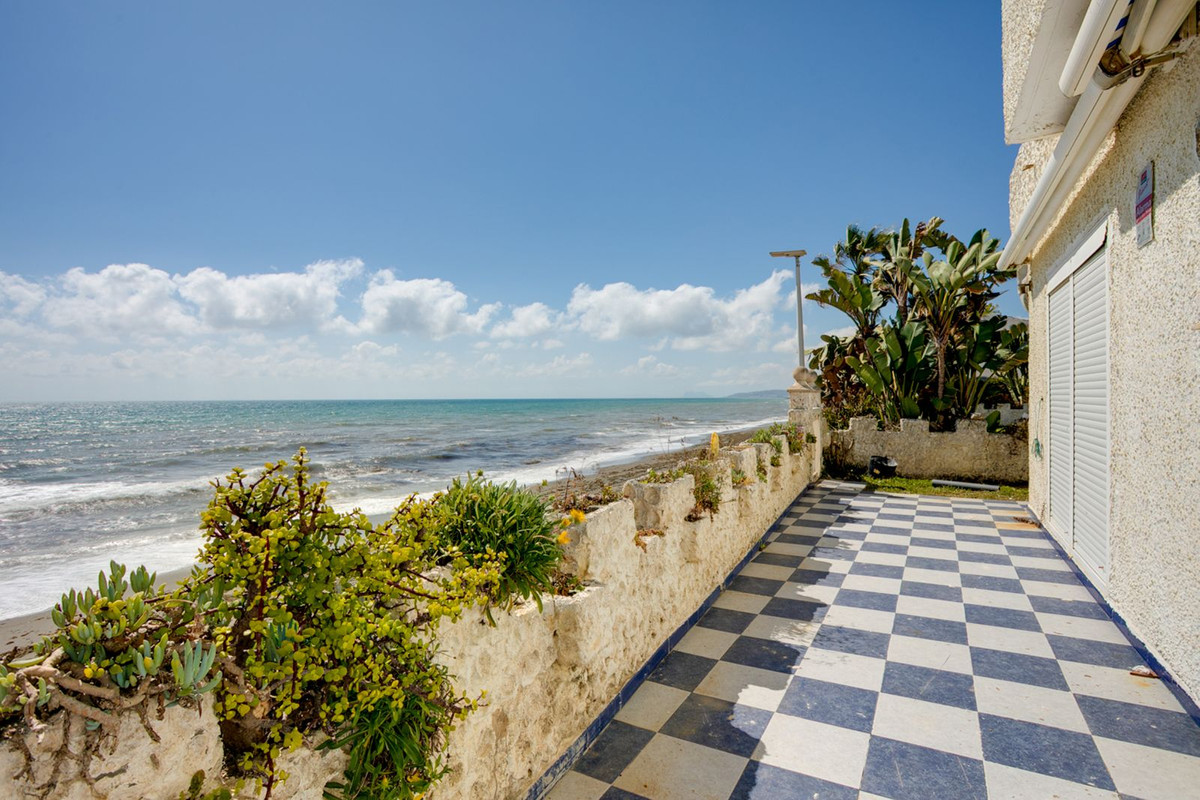 3 Bed Townhouse for sale in Estepona Costa Del Sol, Málaga, Spain