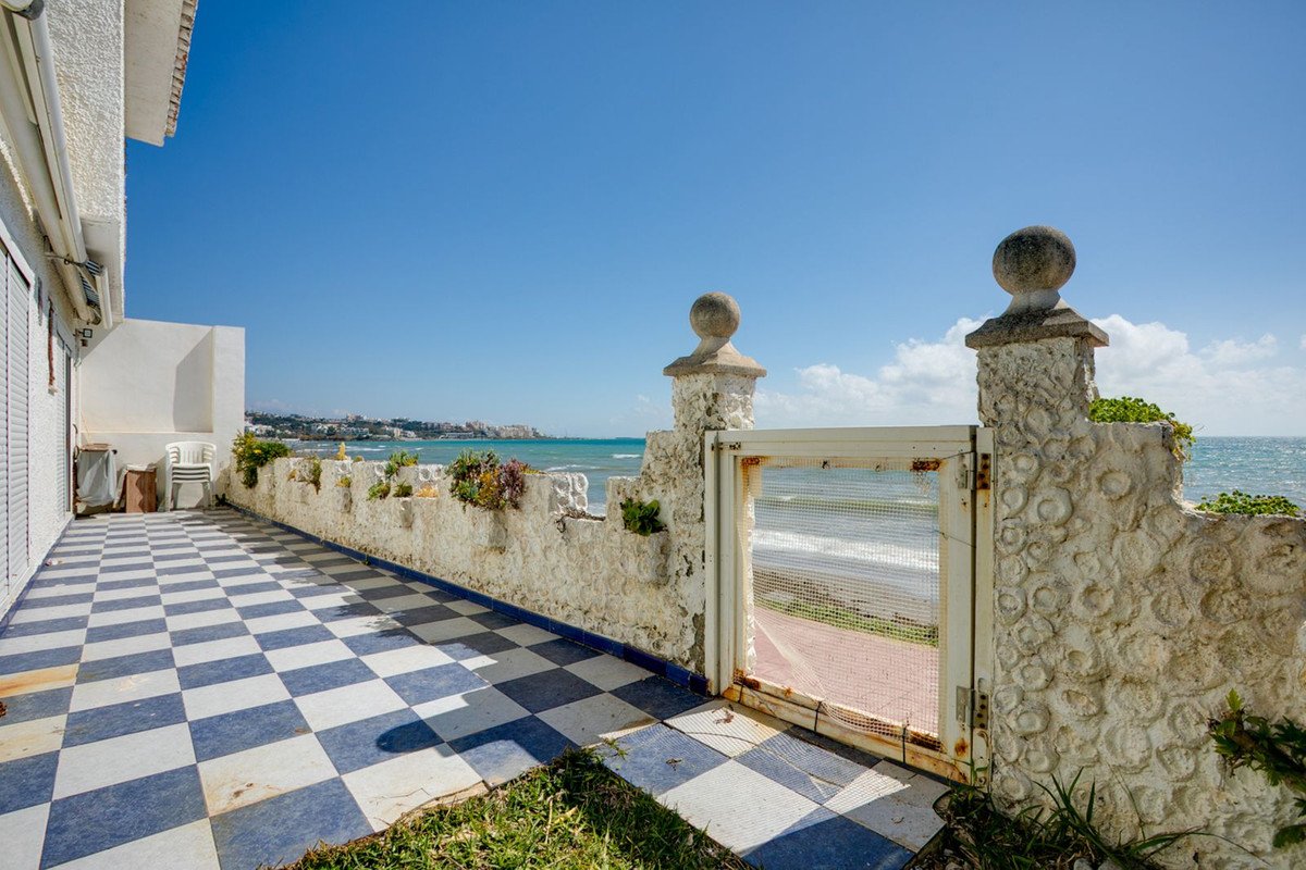 3 Bed Townhouse for sale in Estepona Costa Del Sol, Málaga, Spain