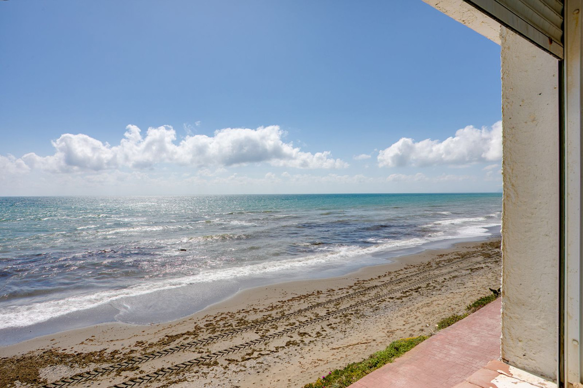 3 Bed Townhouse for sale in Estepona Costa Del Sol, Málaga, Spain