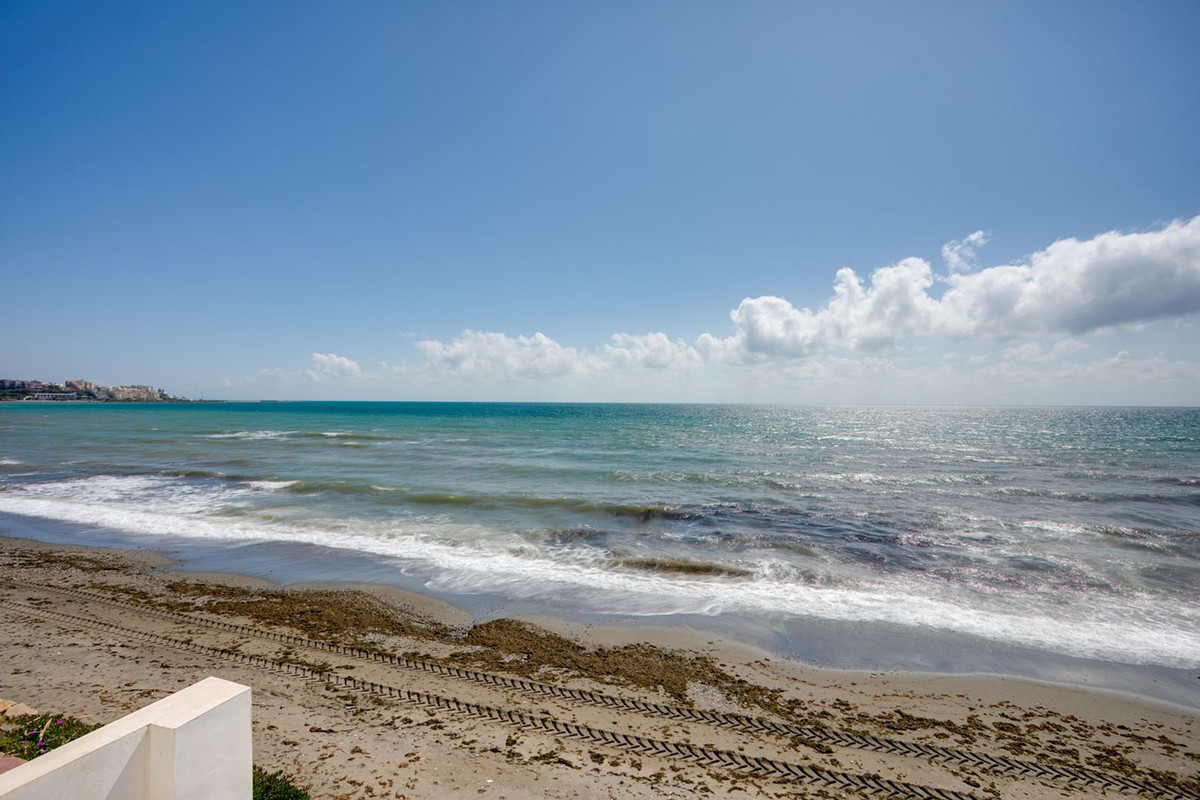3 Bed Townhouse for sale in Estepona Costa Del Sol, Málaga, Spain