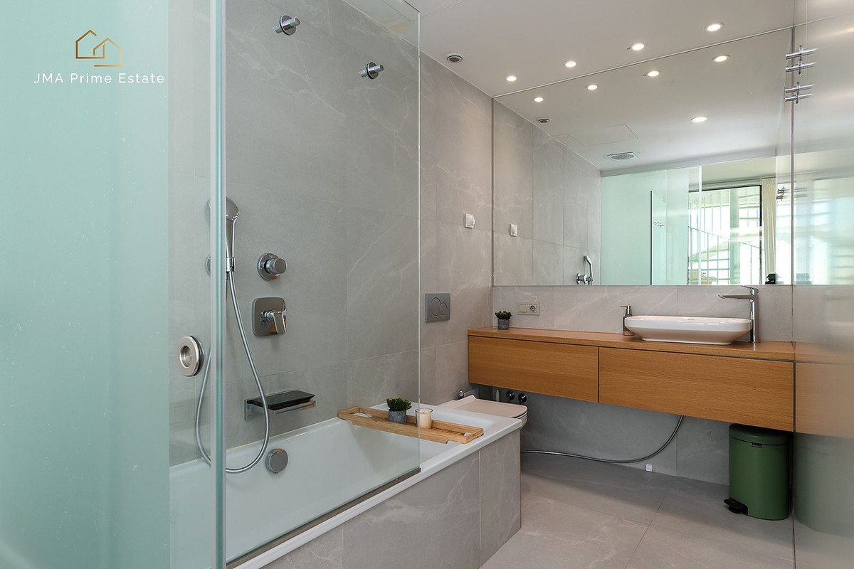 2 Bed Apartment for sale in Fuengirola Costa Del Sol, Málaga, Spain