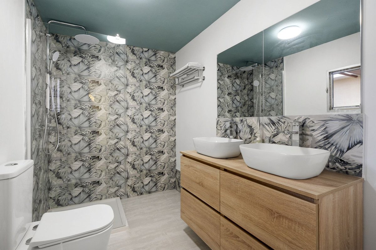 3 Bed Apartment for sale in Los Boliches Costa Del Sol, Málaga, Spain