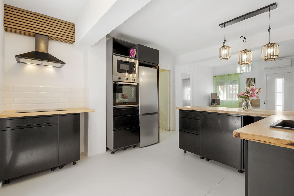 3 Bed Apartment for sale in Los Boliches Costa Del Sol, Málaga, Spain