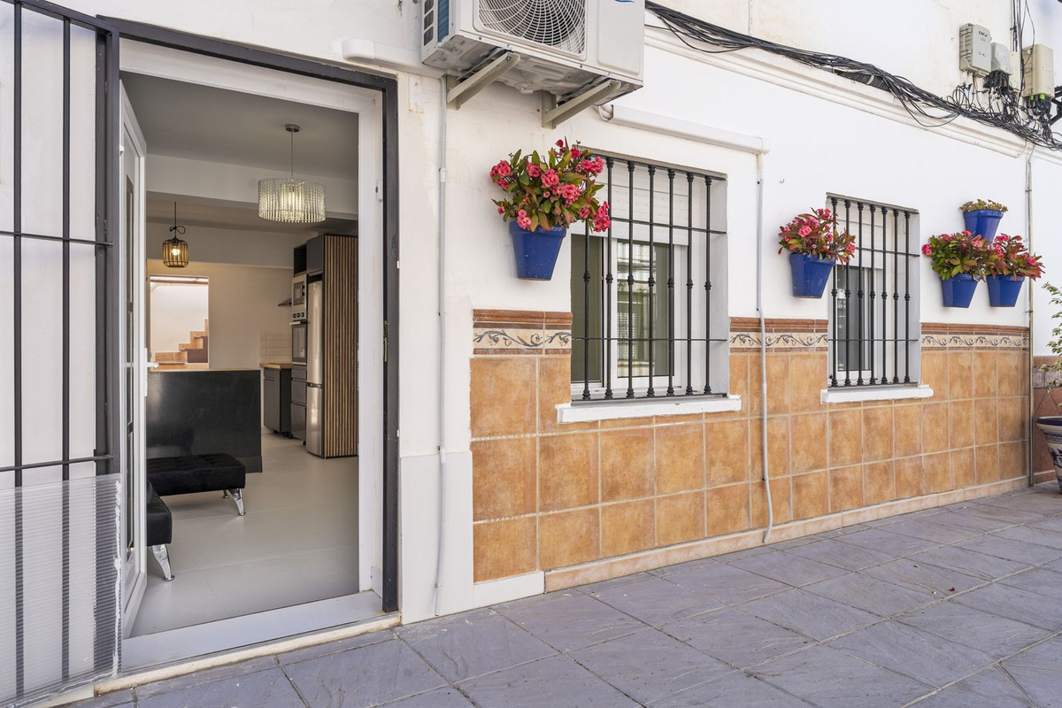 3 Bed Apartment for sale in Los Boliches Costa Del Sol, Málaga, Spain