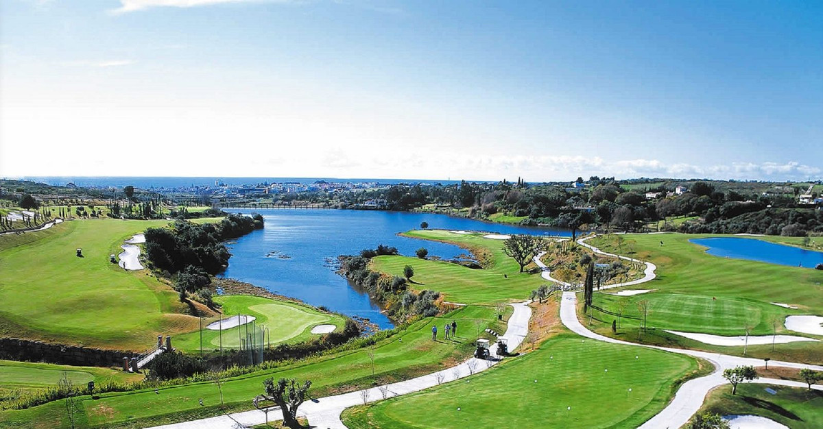 2 Bed Apartment for sale in Los Flamingos Costa Del Sol, Málaga, Spain