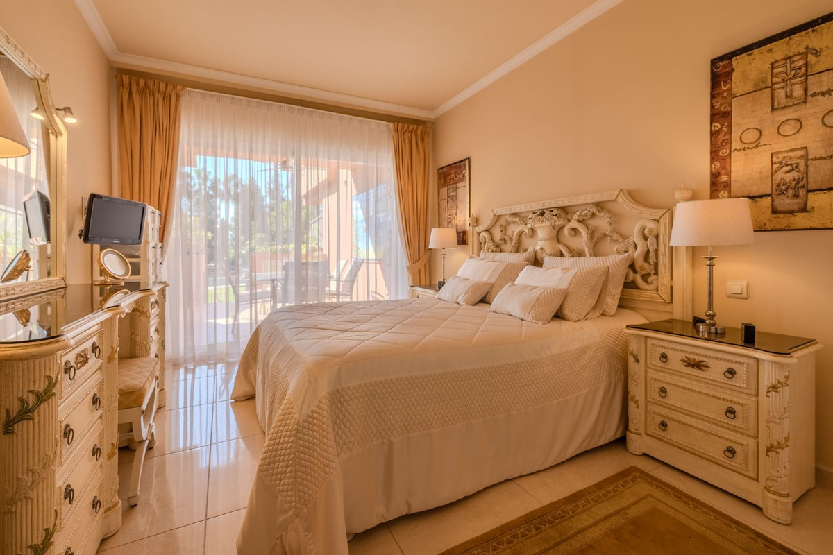 2 Bed Apartment for sale in Puerto Banús Costa Del Sol, Málaga, Spain