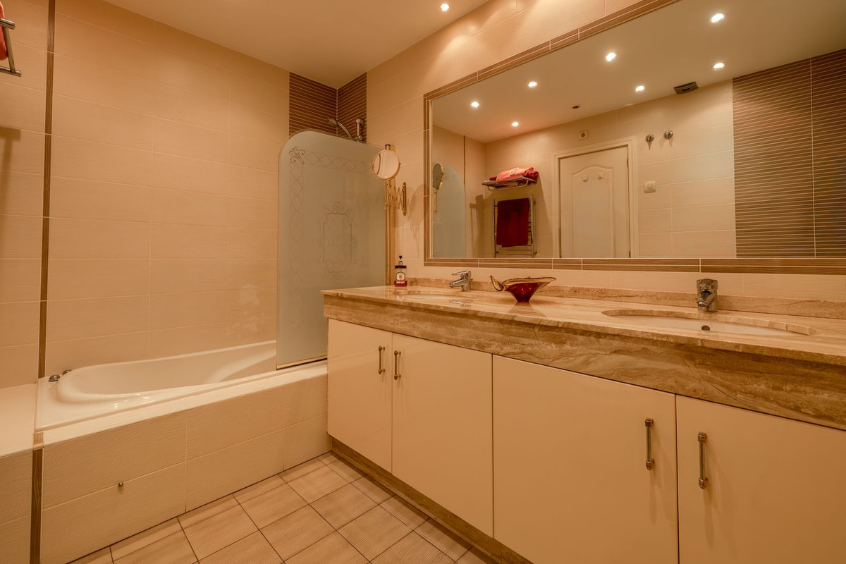 2 Bed Apartment for sale in Puerto Banús Costa Del Sol, Málaga, Spain