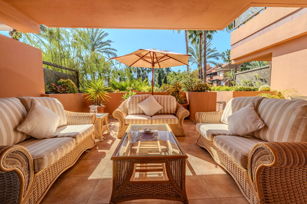 2 Bed Apartment for sale in Puerto Banús Costa Del Sol, Málaga, Spain