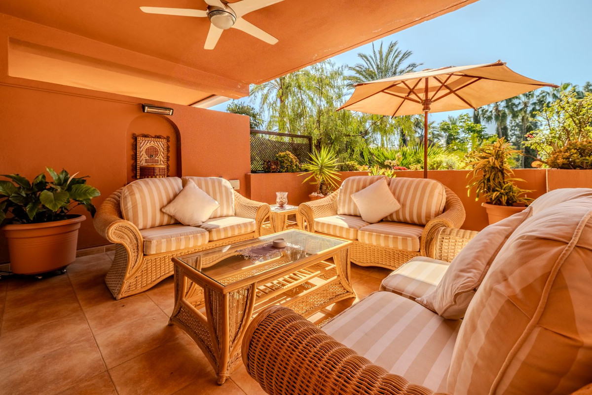 2 Bed Apartment for sale in Puerto Banús Costa Del Sol, Málaga, Spain
